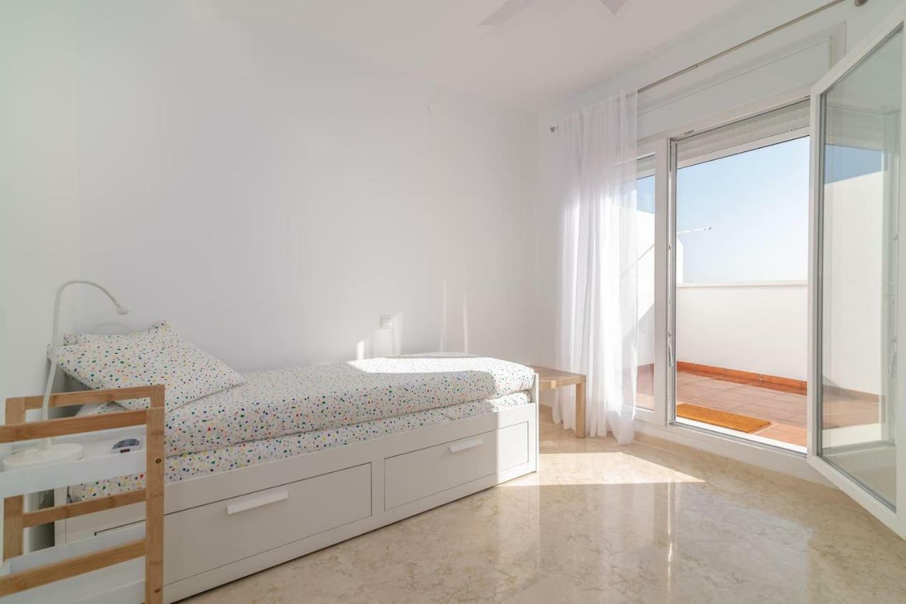 Recently Decorated 2bdr Penthouse In Leilighet