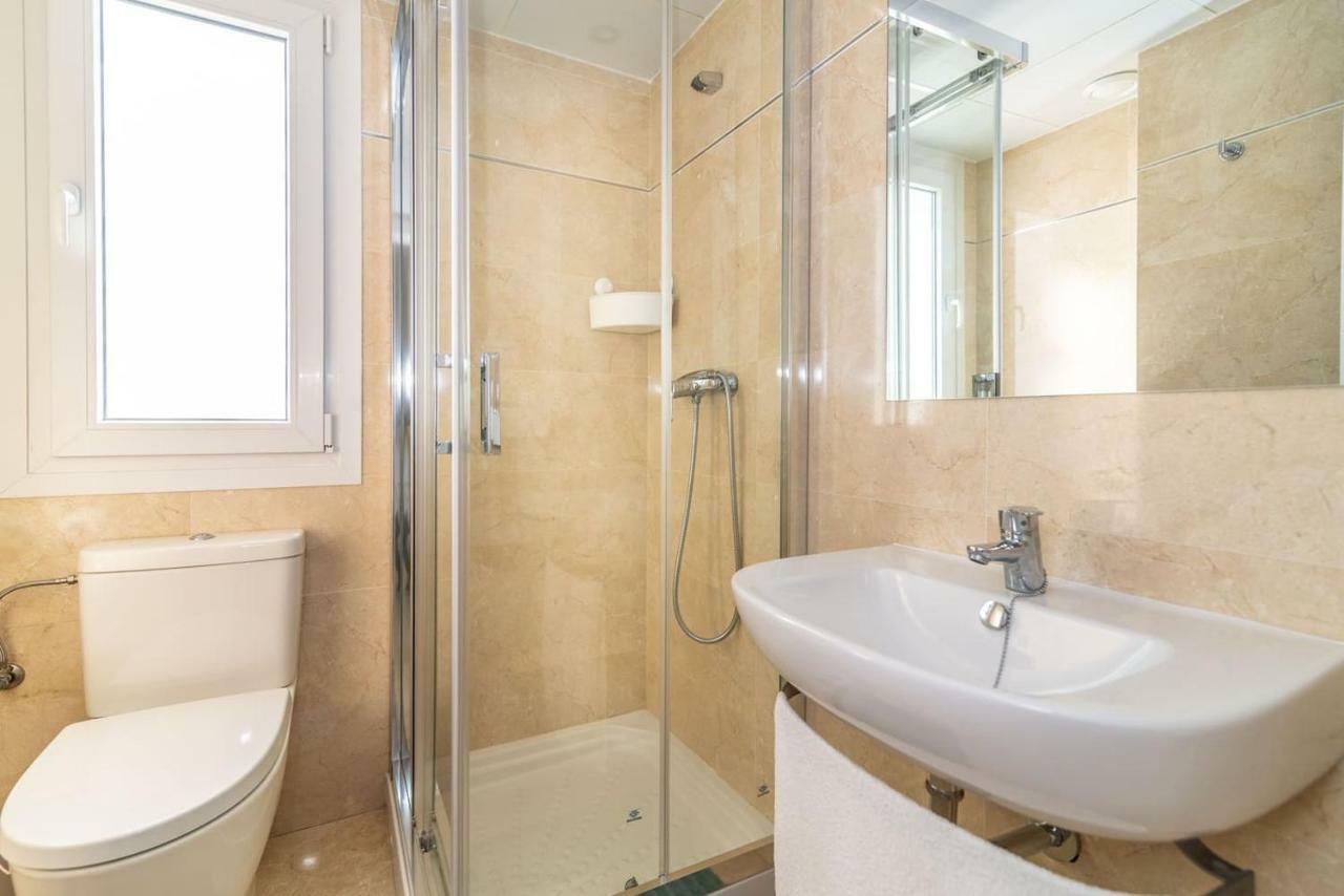 Recently Decorated 2bdr Penthouse In Leilighet